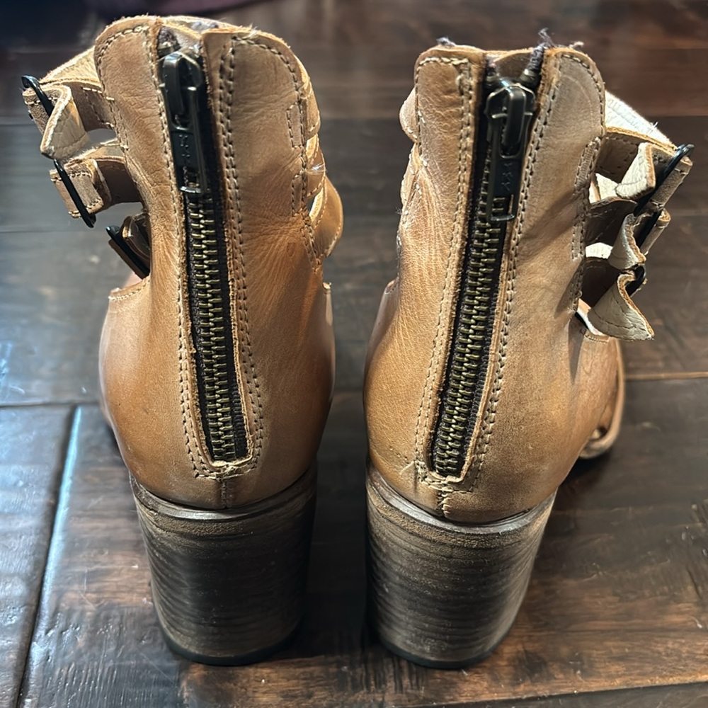 Tan Leather Strappy Women's Shoes Sandals Freebird size 9 Randi - Picture 6 of 11